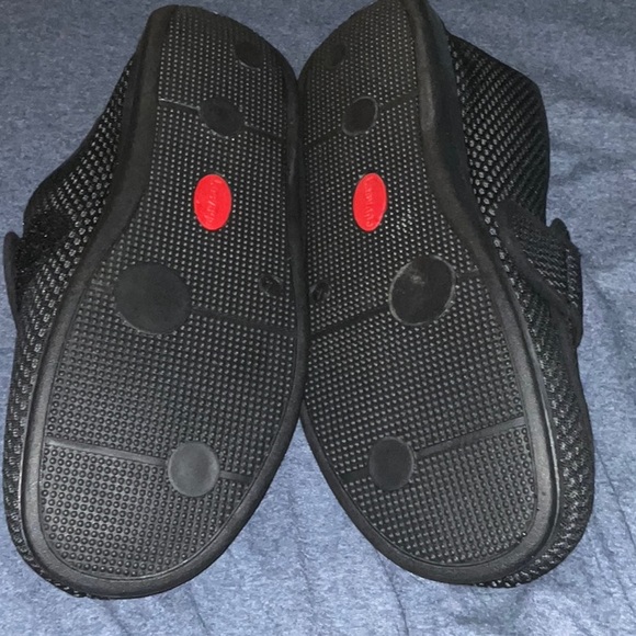 LESVAGO Extra Width Breathable Mesh Fabric Memory Foam Adjustable Slippers - Picture 3 of 3